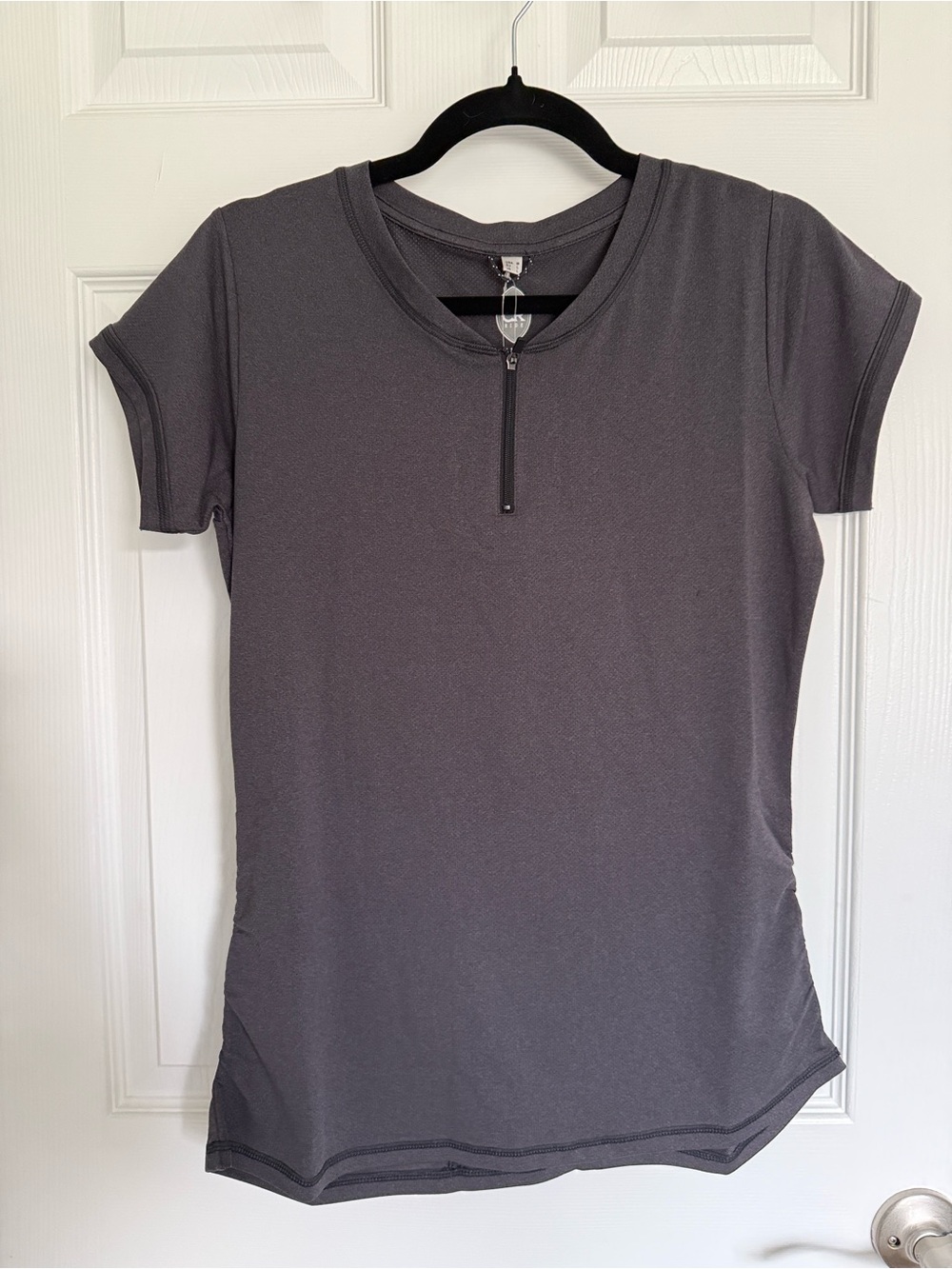 Club Ride Apparel Women's Short-Sleeve Zip Front Cycling Jersey in Charcoal